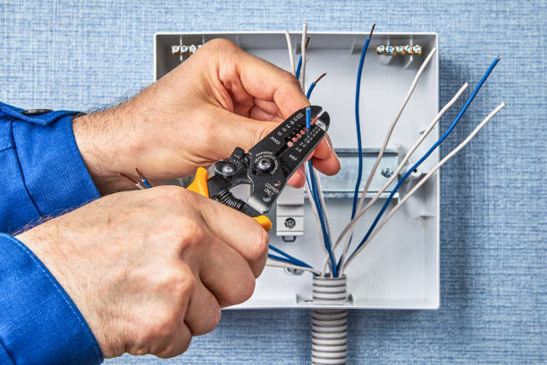 Best Emergency Electrical Repair Services  in Elmendorf, TX